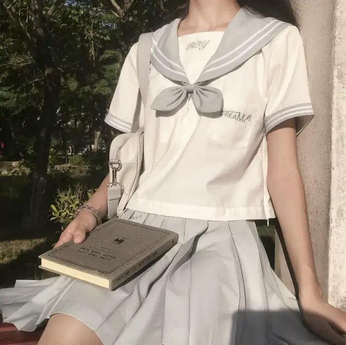 夫妇以上，恋人未满